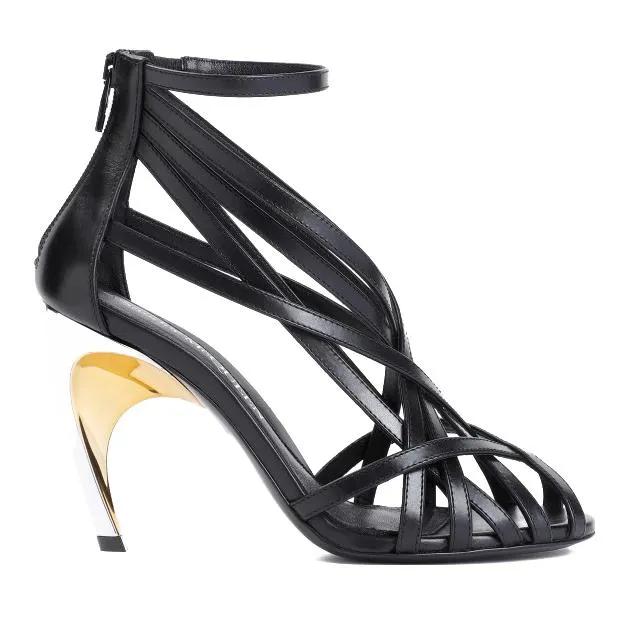 Alexander McQueen Sandalen - Armadillo Strappy Sandals in zwart