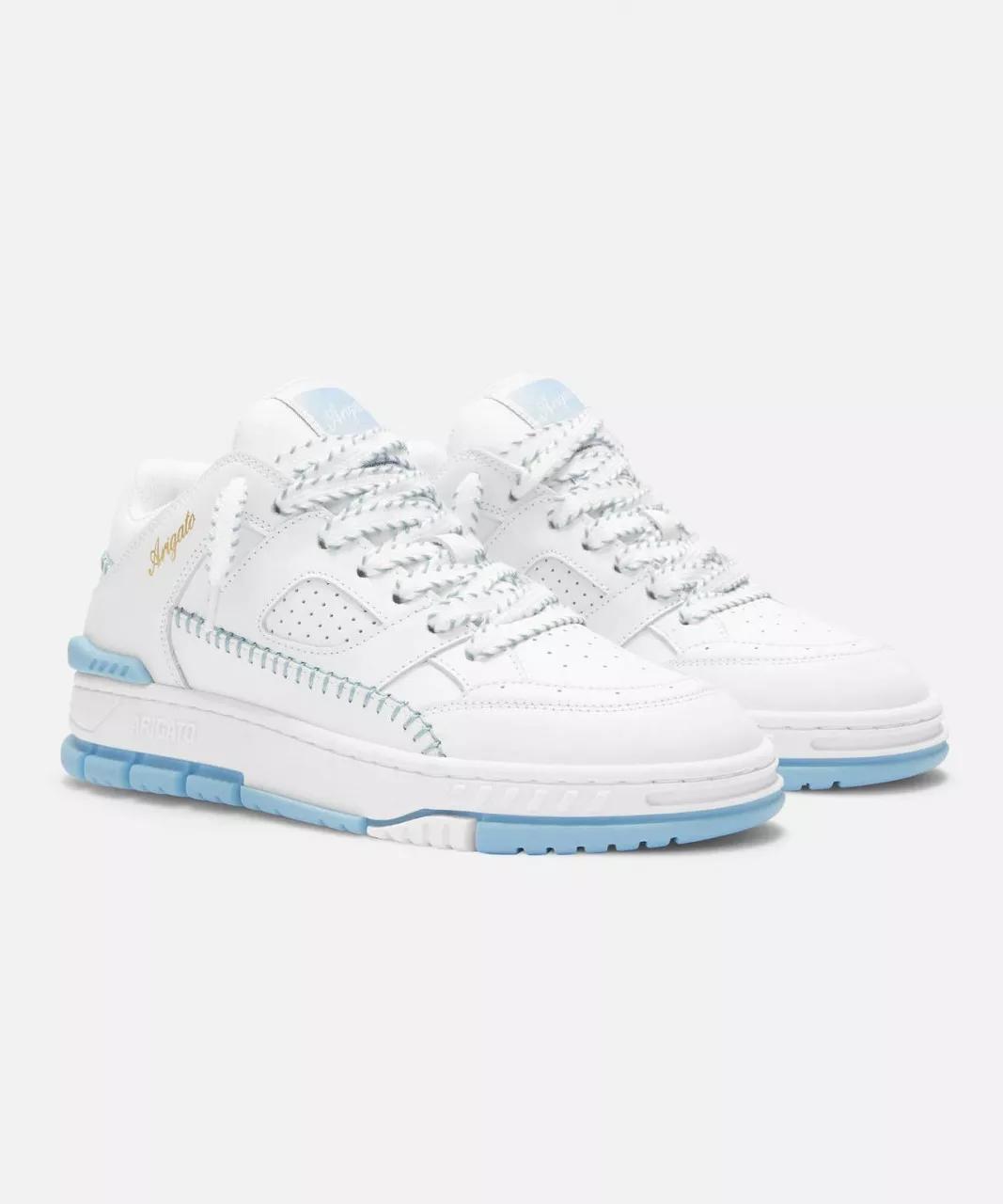 Diverse Sneakers - AXEL ARIGATO Area Low in White/Blue in wit