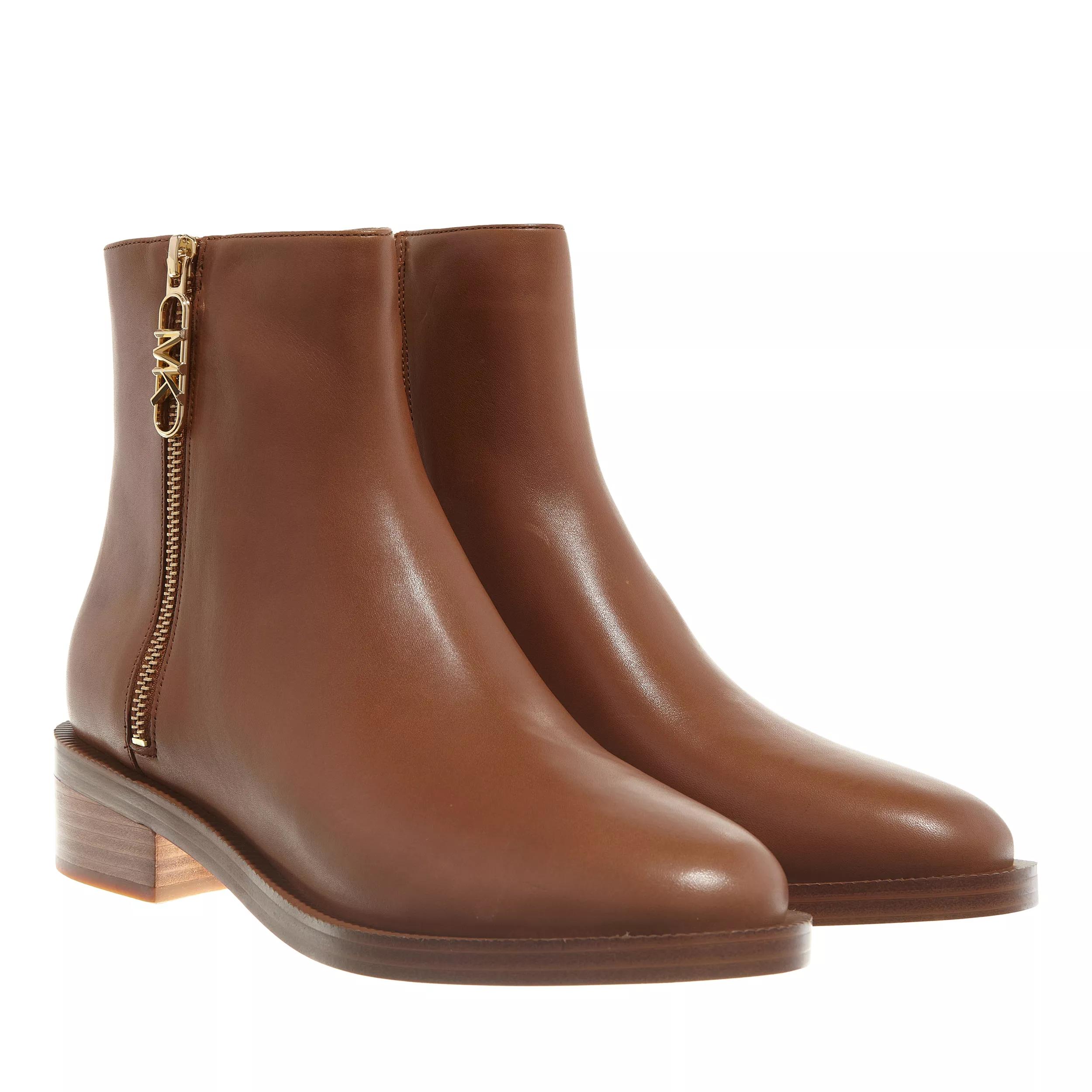 Michael Kors Boots & laarzen - Regan Flat Bootie in bruin