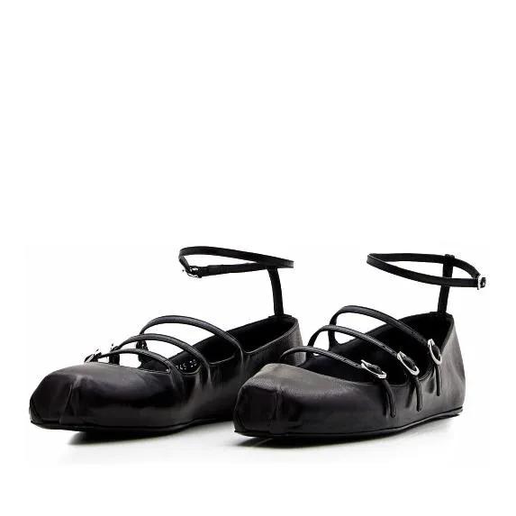 Alexander McQueen Loafers - Leather Ballerina Flat in zwart