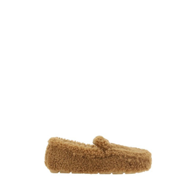 Shearling Loafers met Iconisch Driehoekig Logo Prada , Brown , Dames